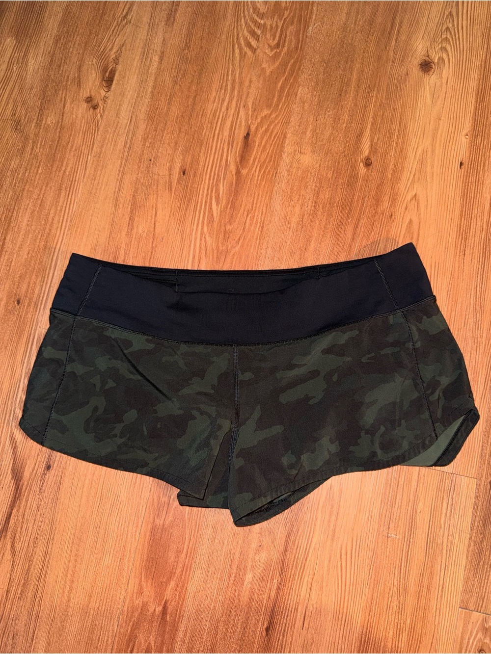 Women’s Camo Active Shorts - Black/Olive